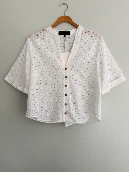 Zara Tops - NWT Zara Short Sleeve White Eyelet Embroidered Button Down Shirt Size M